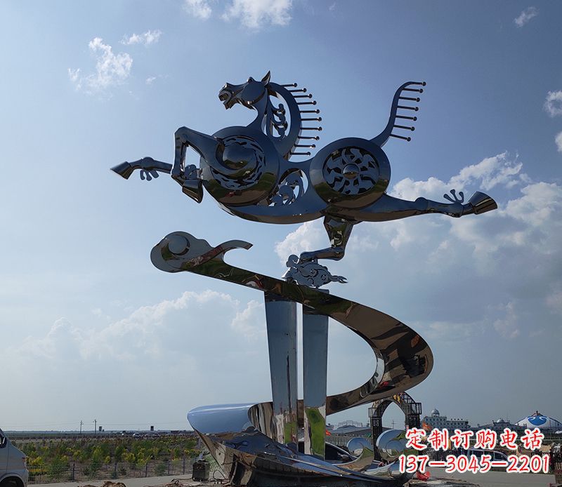 聊城不锈钢大型马踏飞燕景观雕塑集艺术与自然于一体