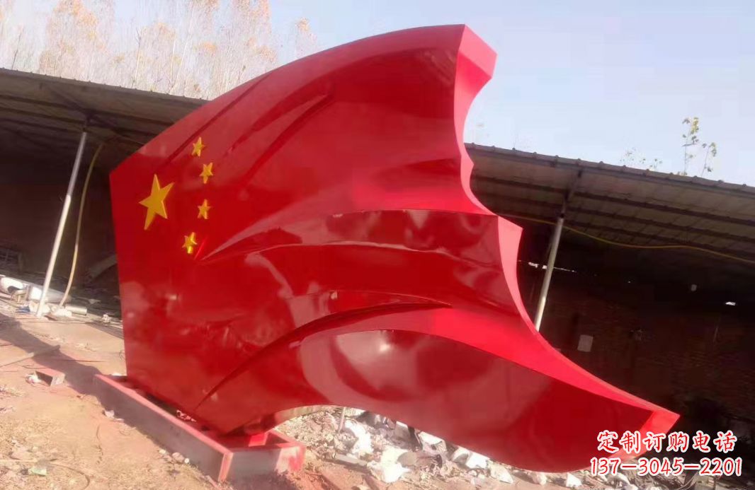 聊城党旗雕塑传承红色基因的象征