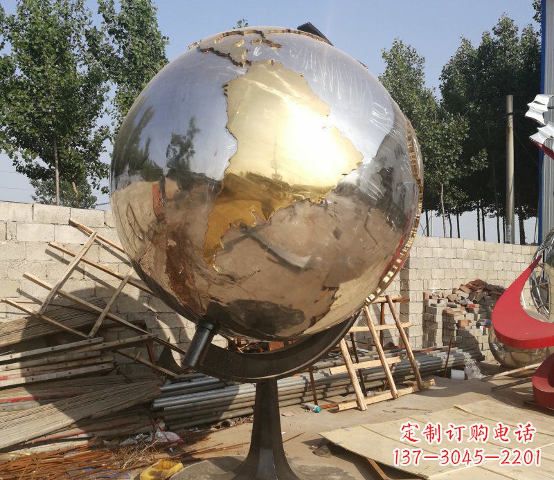 聊城不锈钢地球仪校园中的精美雕塑