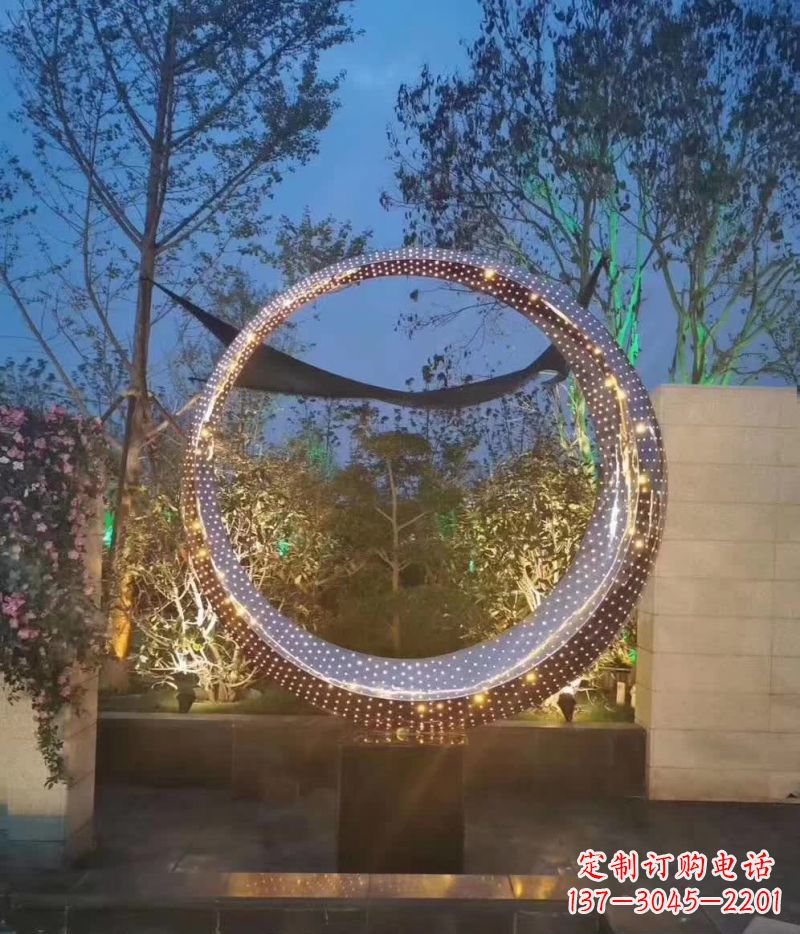 聊城不锈钢圆环雕塑艺术与环境的完美结合