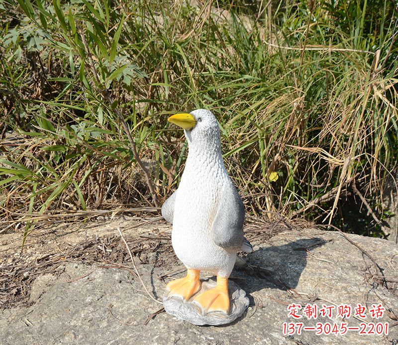 聊城和平鸽雕塑传递和平的美丽象征