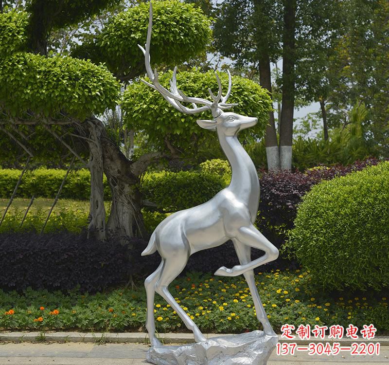 聊城不锈钢梅花鹿雕塑艺术与自然的完美结合