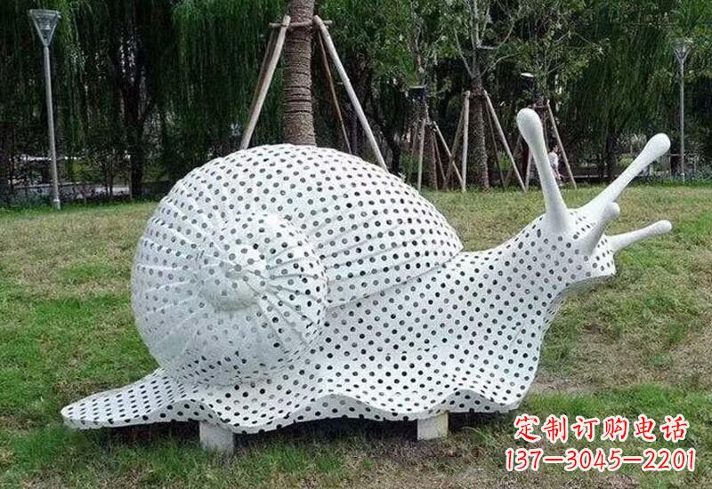聊城不锈钢公园里的蜗牛雕塑