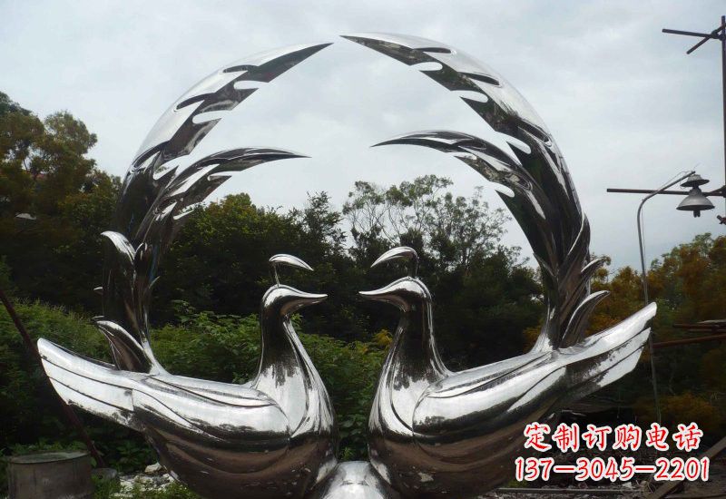 聊城不锈钢孔雀雕塑精致美丽的艺术品
