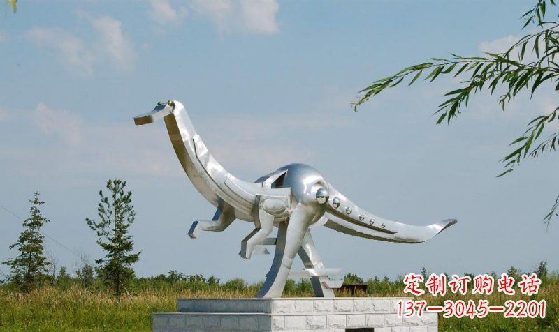 聊城不锈钢鸭嘴龙雕塑艺术与自然完美结合