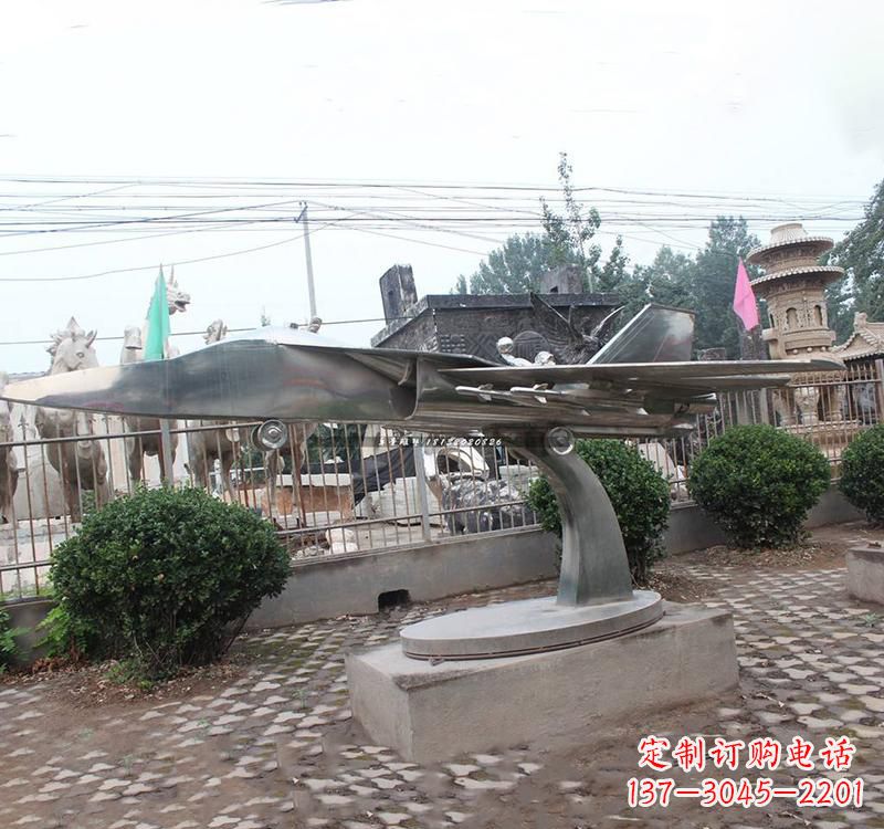 聊城不锈钢飞机雕塑——一种象征着力量与和平的艺术品