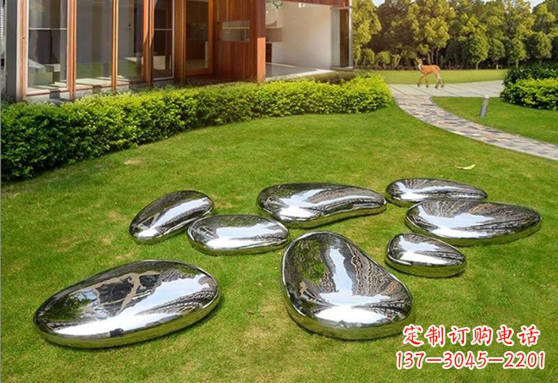 聊城不锈钢公园的鹅卵石雕塑