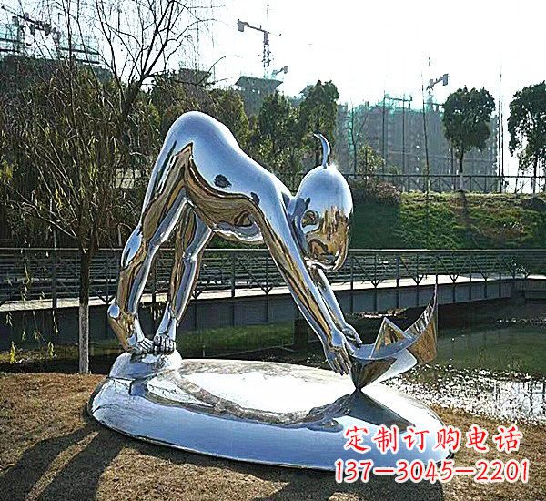 聊城不锈钢公园里的儿童雕塑