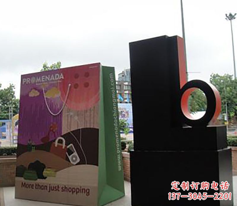 聊城不锈钢购物袋雕塑为公园带来现代风格