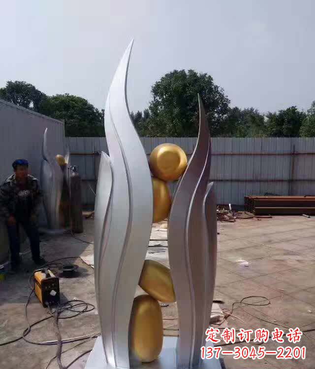 聊城不锈钢广场翅膀雕塑象征着自由之翼