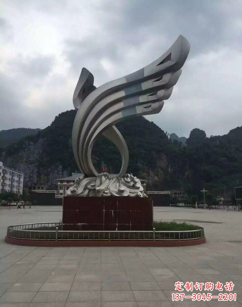 聊城翅膀雕塑——环绕不锈钢广场的精美艺术品
