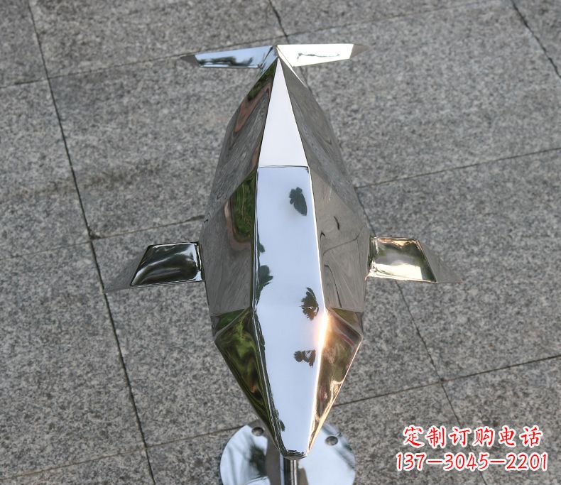 聊城海豚雕塑令不锈钢广场更加灿烂