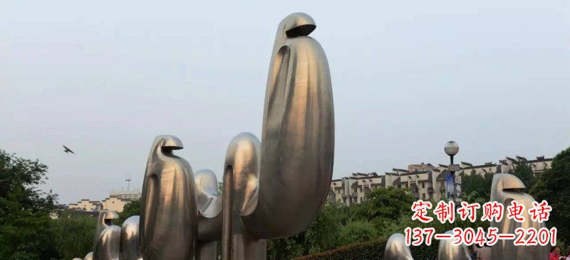 聊城不锈钢广场上的骆驼雕塑