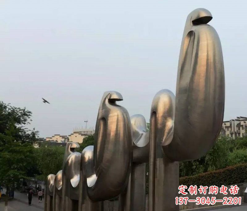 聊城不锈钢骆驼雕塑给城市增添新魅力