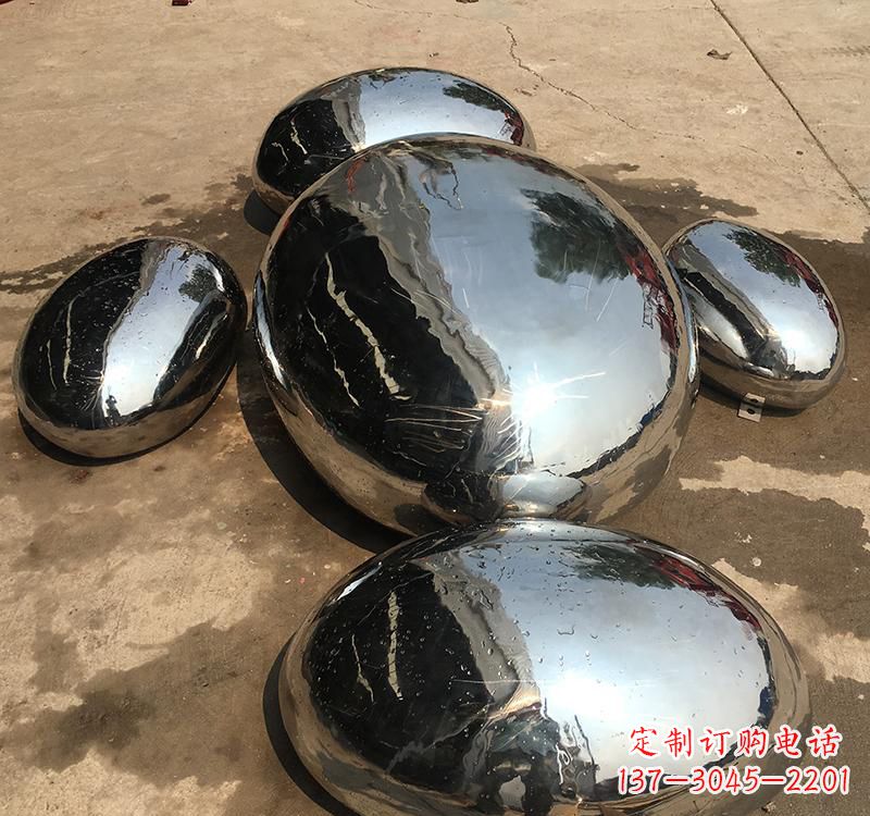 聊城不锈钢水滴雕塑精致而又充满力量