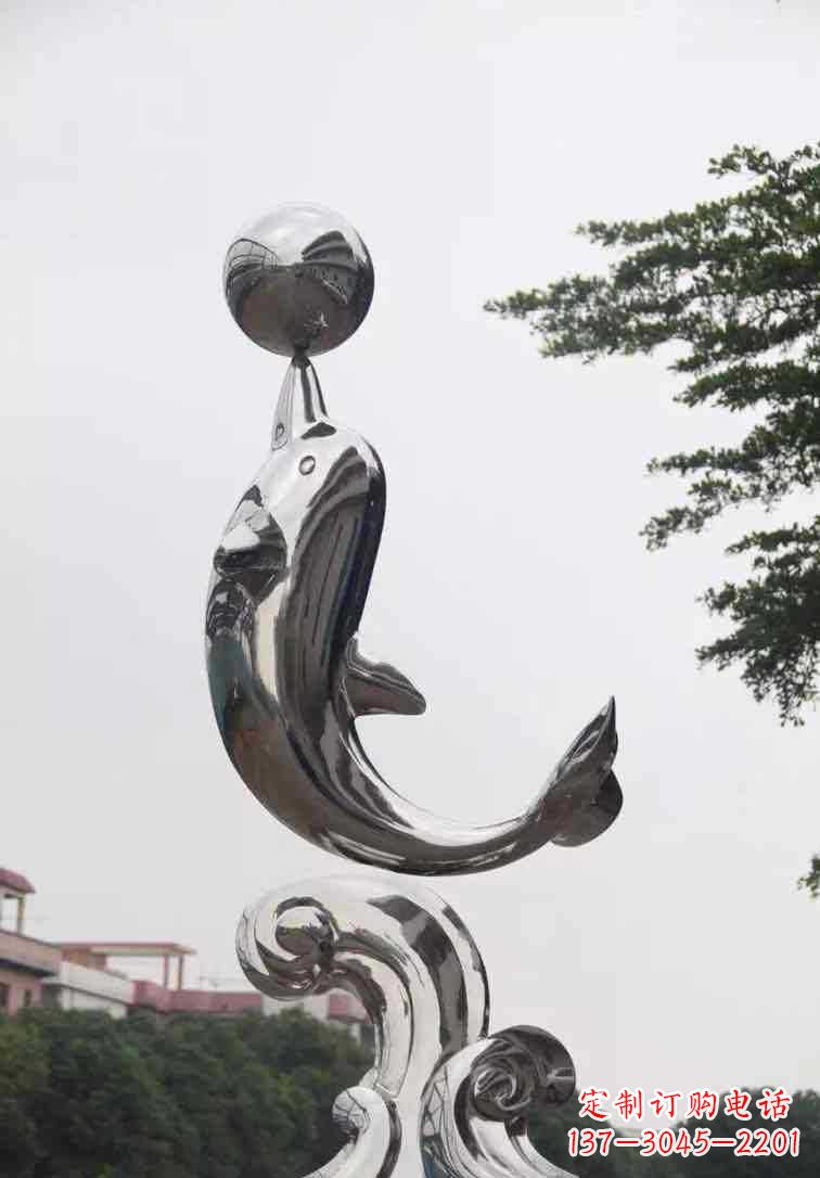 聊城海豚雕塑增添不锈钢广场的魅力