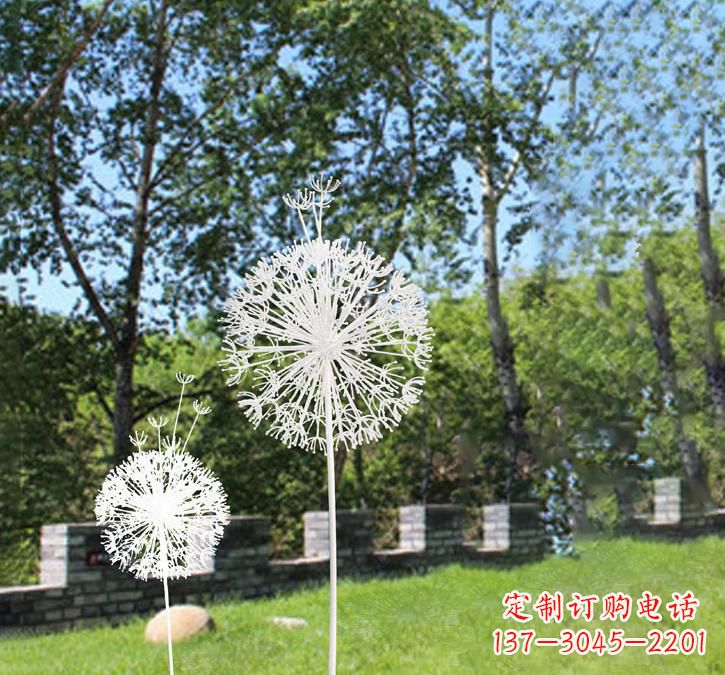 聊城不锈钢广场上的蒲公英雕塑