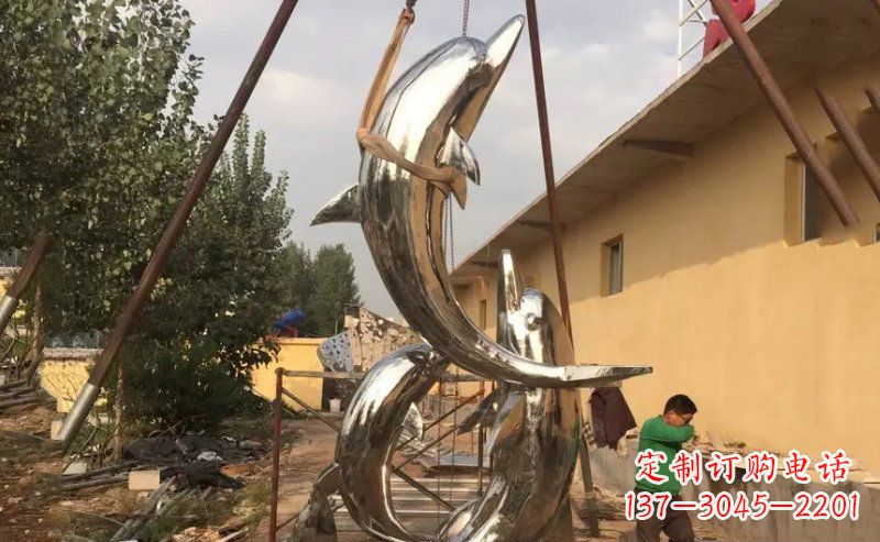聊城不锈钢海豚雕塑美丽而又神秘