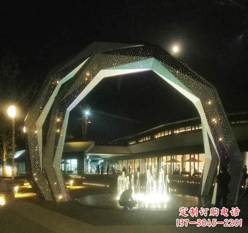 聊城不锈钢户外拱门雕塑精美线条点缀美景