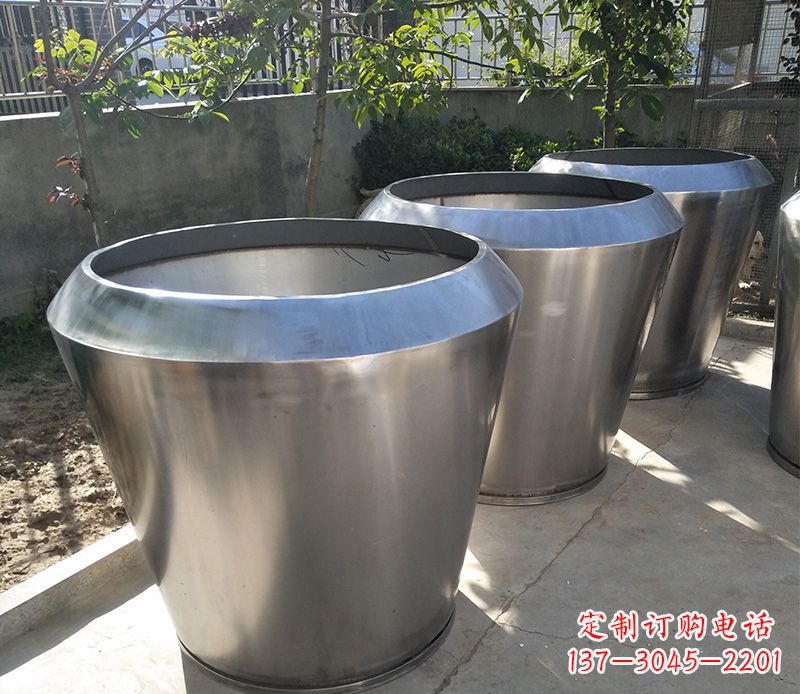聊城不锈钢花盆雕塑给你的家园增添一份独特的美
