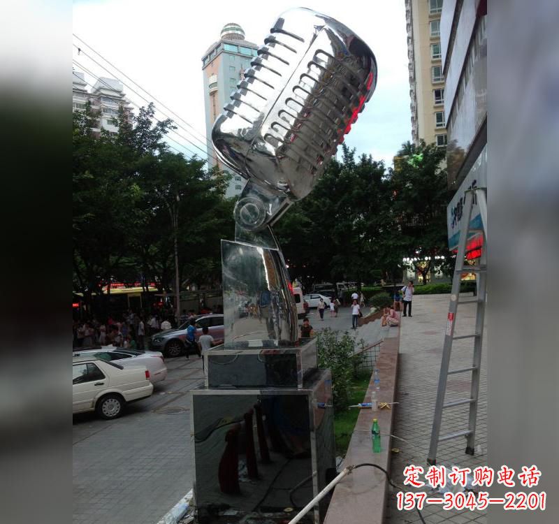 聊城不锈钢话筒雕塑高贵而又精致