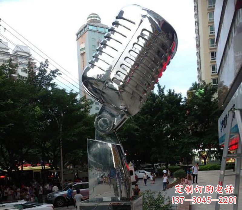 聊城不锈钢话筒雕塑象征传统文化和新时代