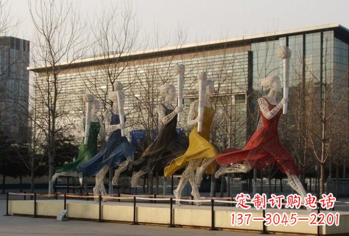 聊城不锈钢火炬手雕塑象征着永恒的精神