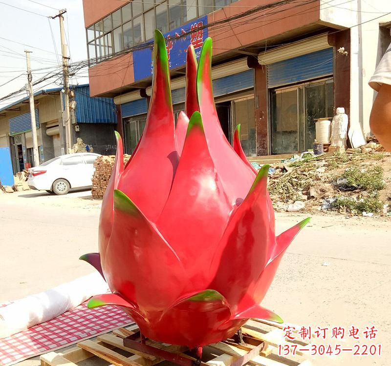 聊城精美不锈钢火龙果雕塑
