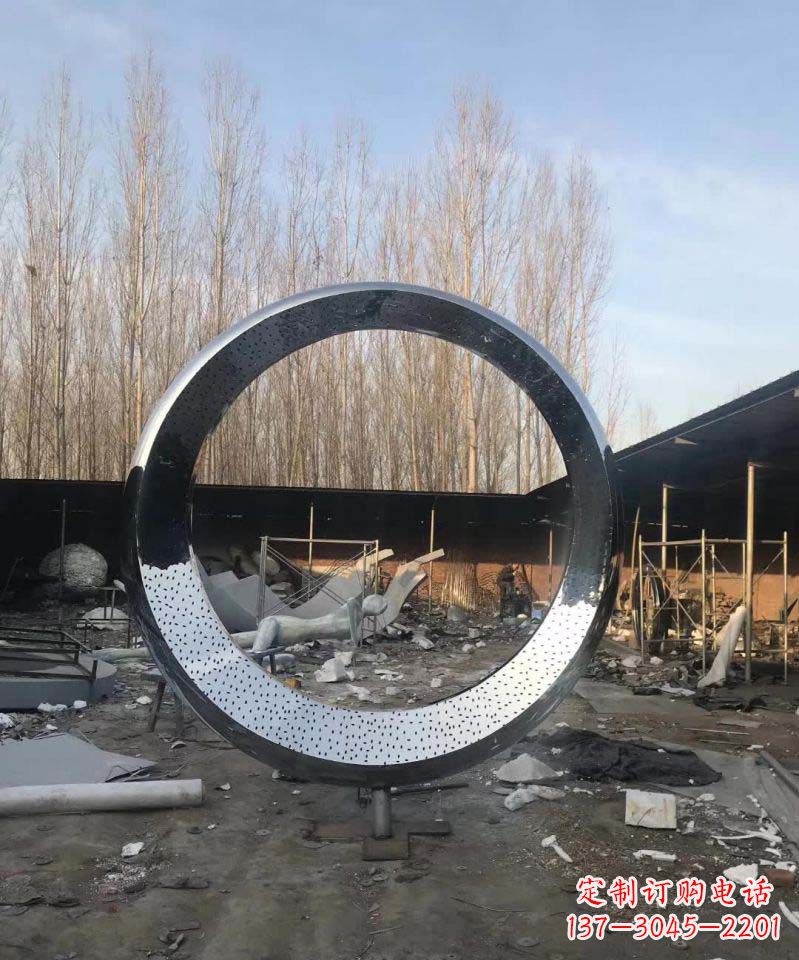 聊城不锈钢圆环雕塑抽象美的体现