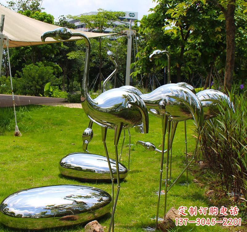 聊城不锈钢镜面火烈鸟雕塑精美外形、多彩光泽