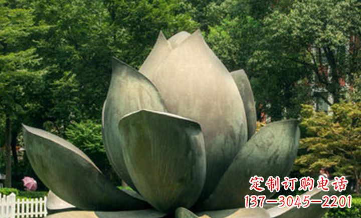 聊城不锈钢莲花公园精美的雕塑装点