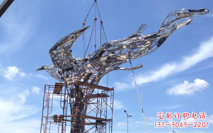 聊城不锈钢镂空鸽子雕塑美丽的象征
