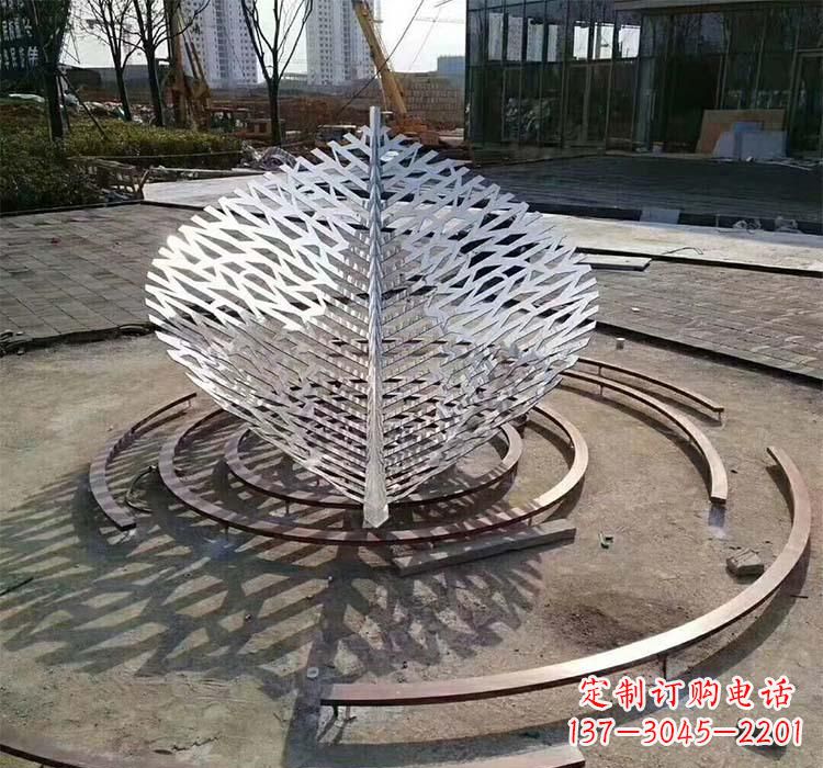 聊城不锈钢镂空树叶雕塑——给环境带来美丽