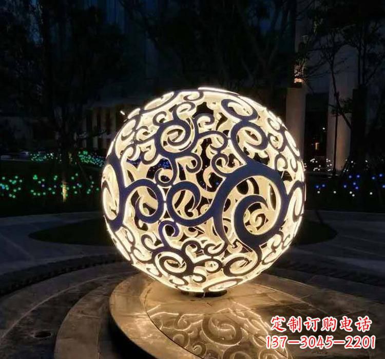聊城不锈钢镂空球喷泉雕塑艺术性的水景装饰