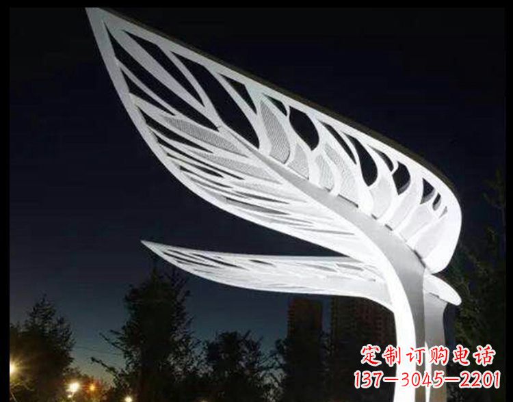 聊城不锈钢镂空树叶雕塑点缀景观