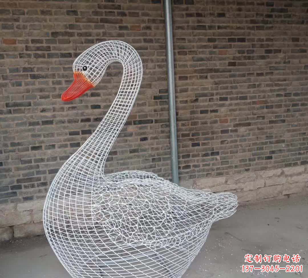 聊城不锈钢镂空天鹅雕塑精美而优雅