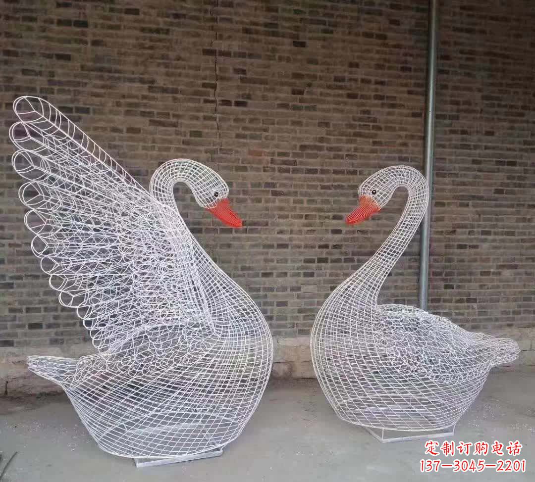 聊城不锈钢镂空天鹅雕塑——美丽动人