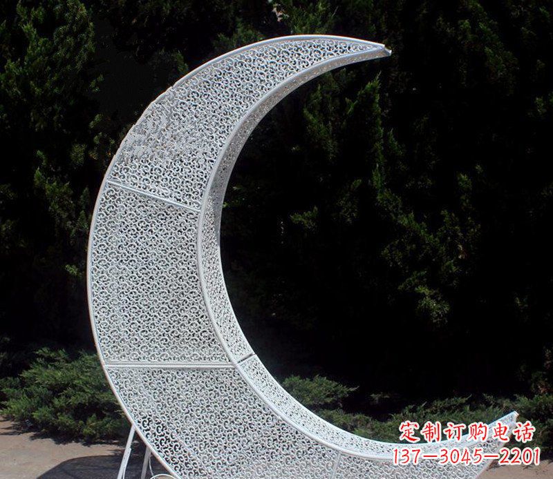 聊城不锈钢镂空月亮公园雕塑浪漫而又神奇