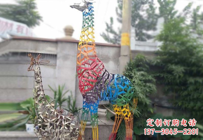 聊城长颈鹿雕塑优雅而古典的艺术
