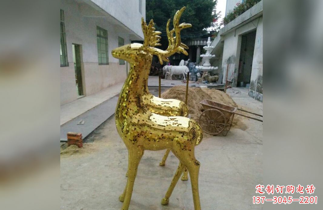 聊城不锈钢鹿公园的动物雕塑