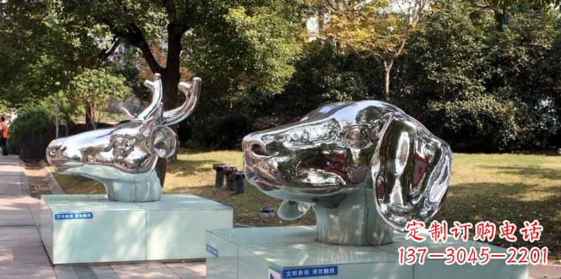 聊城狗头公园不锈钢鹿和狗雕塑