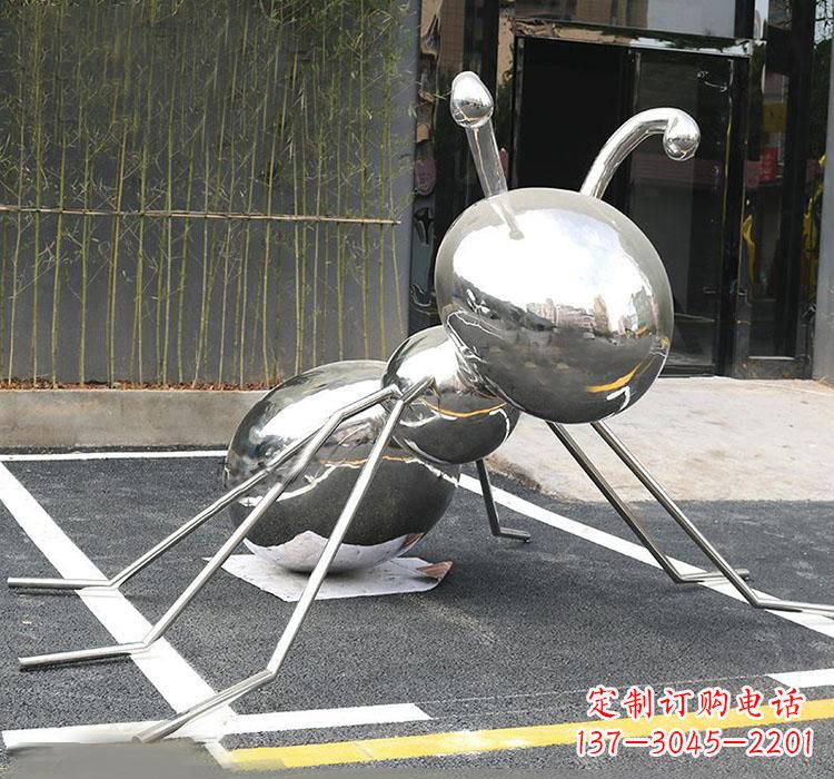聊城不锈钢蚂蚁雕塑象征着勤劳与坚毅