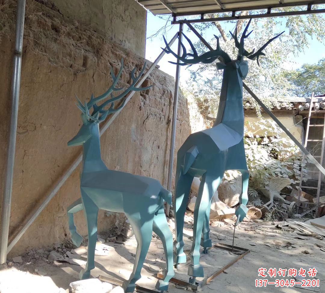 聊城不锈钢切面景观鹿雕塑——给景观增添优雅
