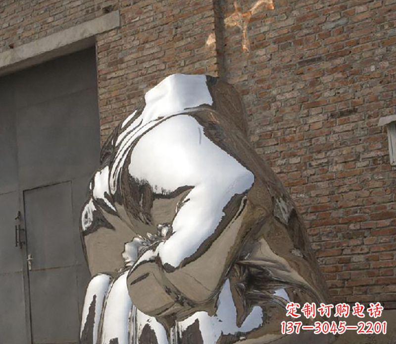 聊城不锈钢拳头雕塑