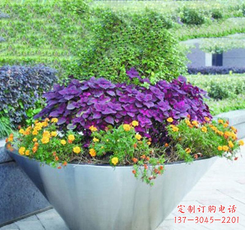 聊城不锈钢花盆雕塑艺术之美