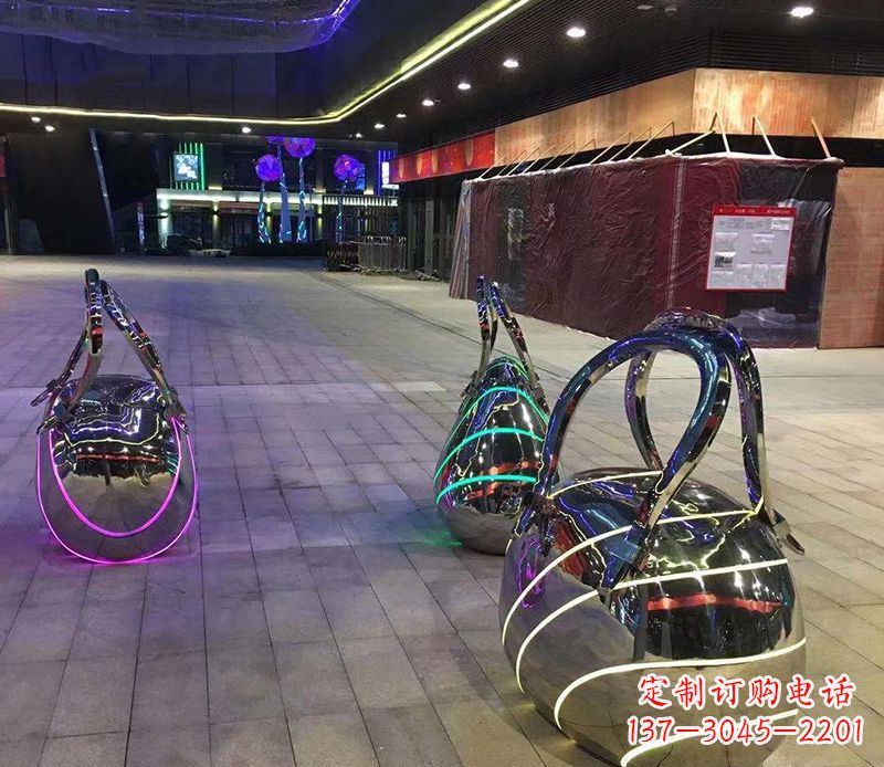 聊城不锈钢手提包雕塑精美艺术品