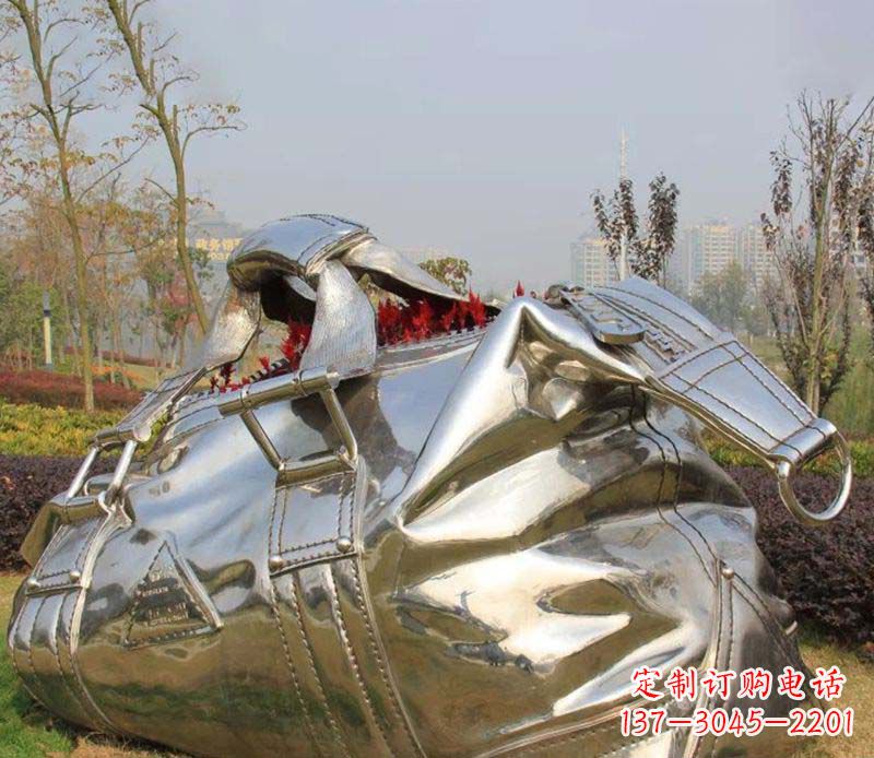 聊城精美不锈钢手提包雕塑
