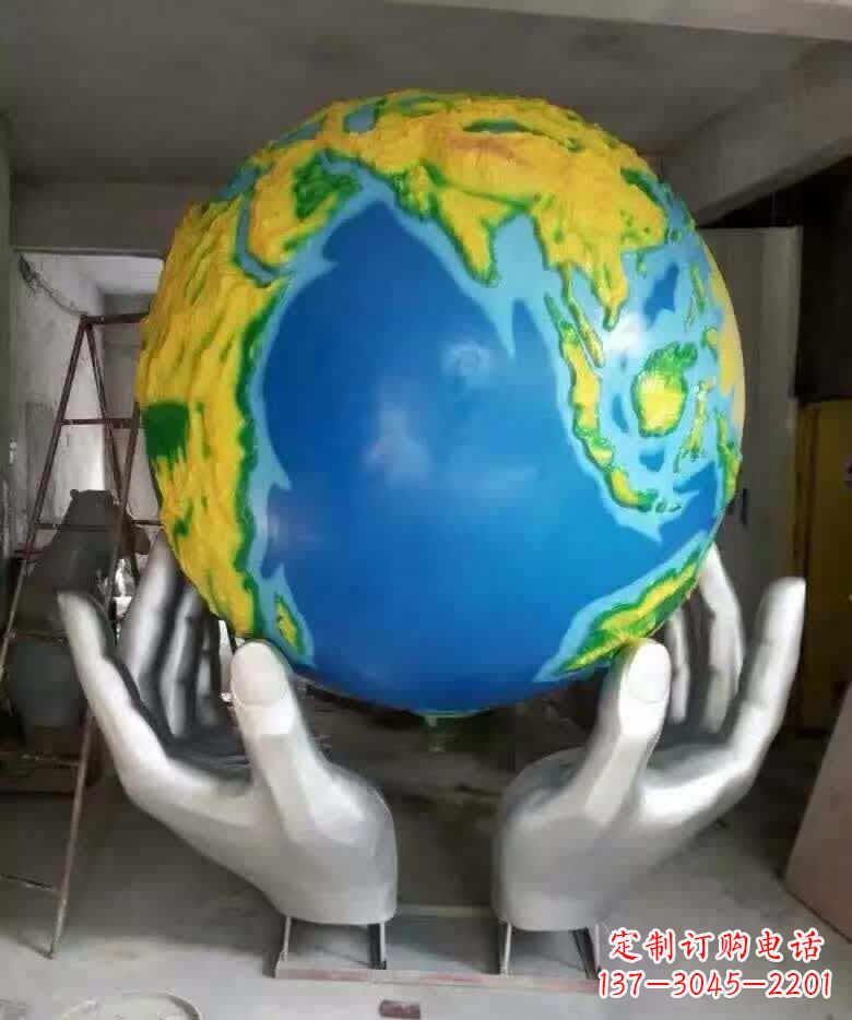 聊城不锈钢手托地球雕塑精美的艺术作品