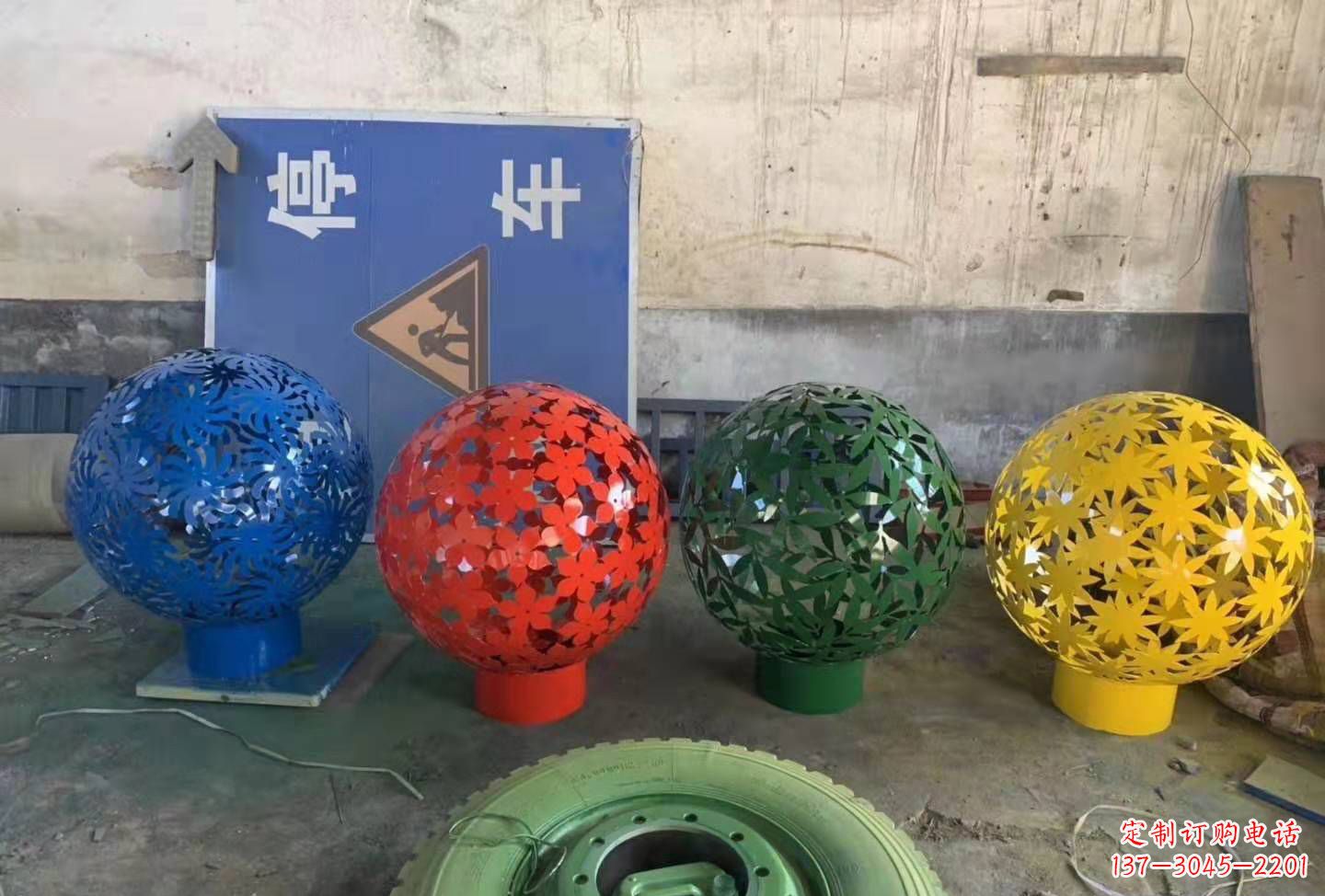聊城灵动树叶镂空球雕塑景观