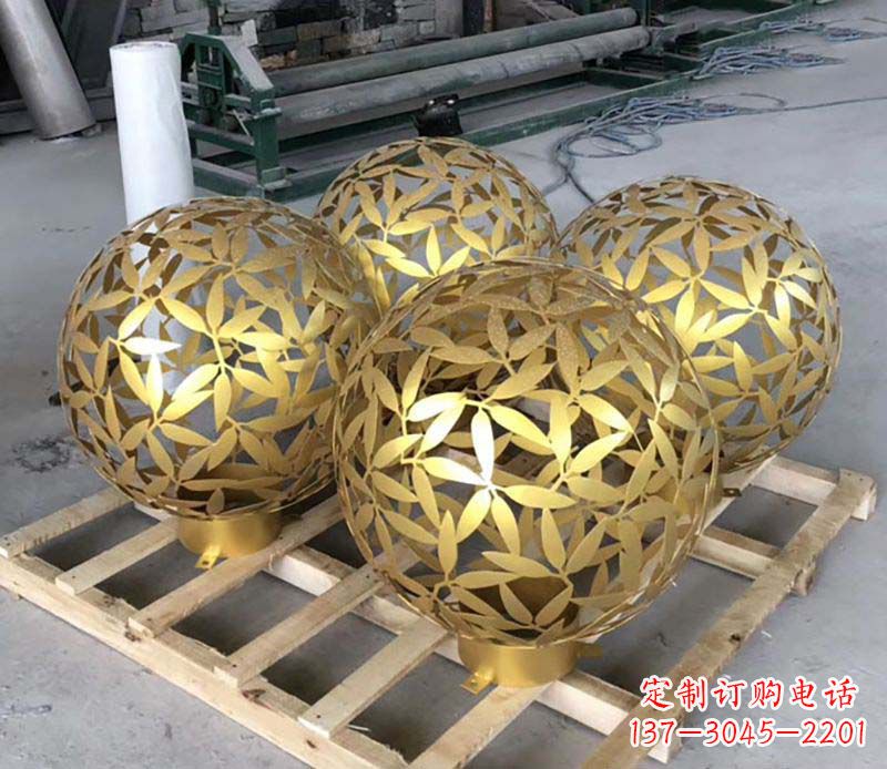 聊城不锈钢树叶镂空球的美妙景观